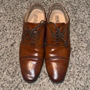 Men’s preowned brown dress shoes